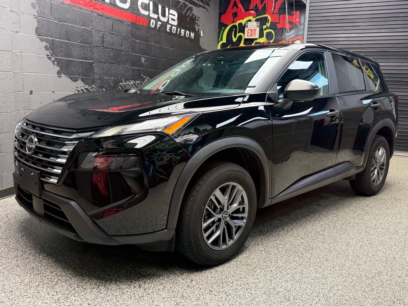 Used 2024 Super Black (kh3) Nissan S image 3