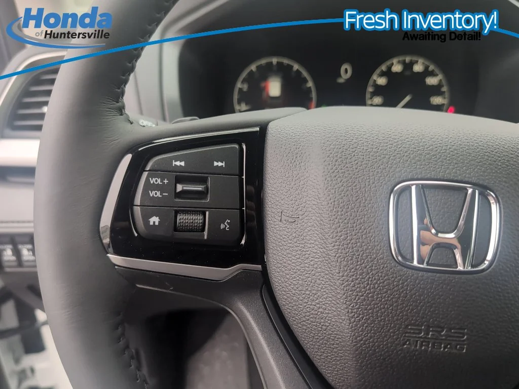 Certified Used 2026 Platinum White Pearl Honda EX-L image 25