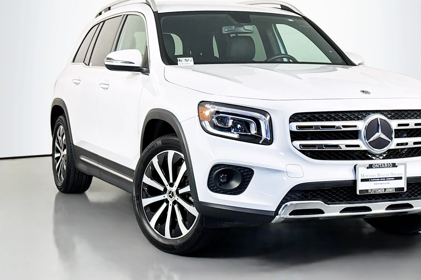 Certified Used 2022 Digital White Metallic Mercedes-Benz GLB 250 image 15
