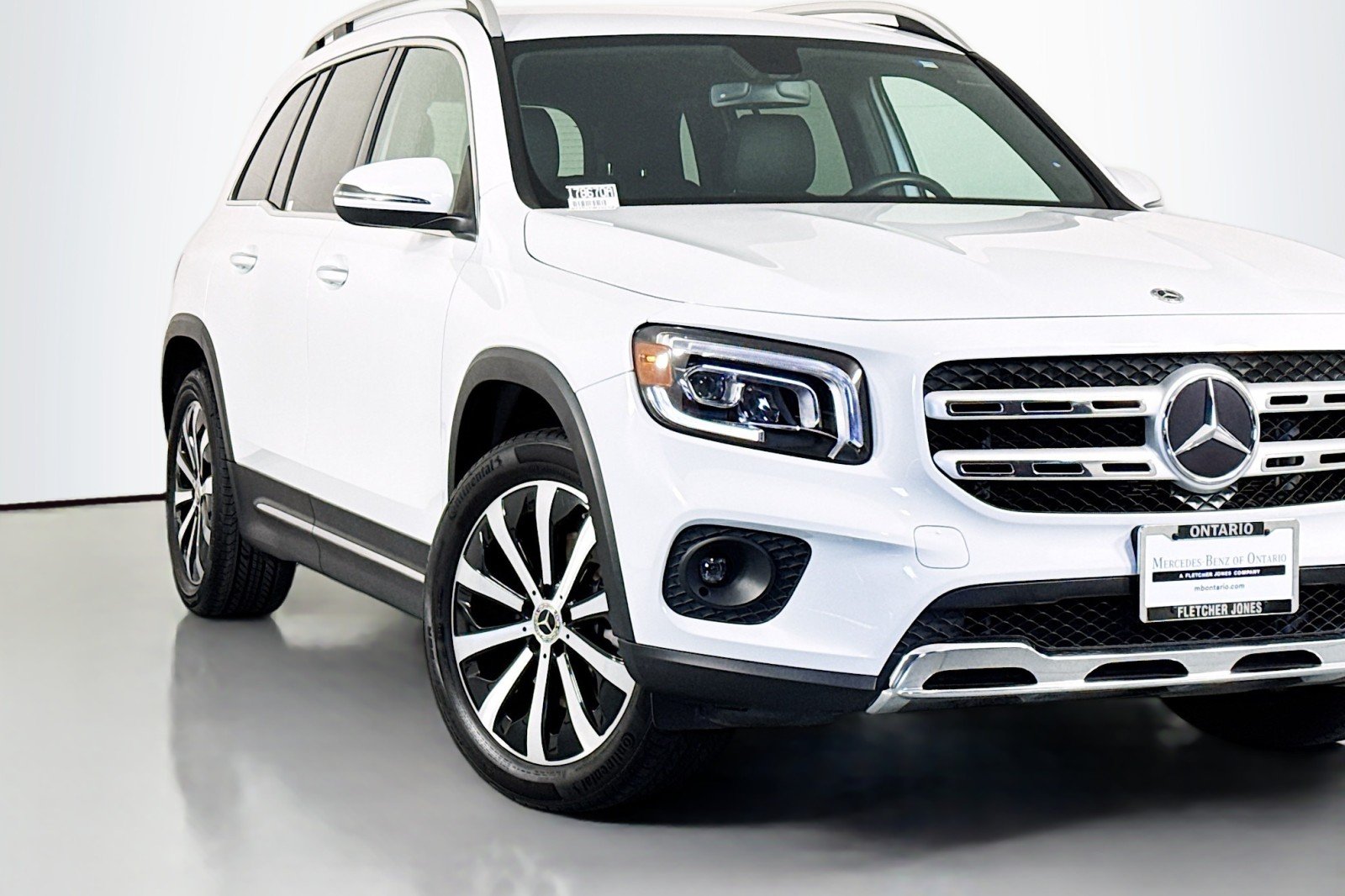 Certified Used 2022 Digital White Metallic Mercedes-Benz GLB 250 image 15