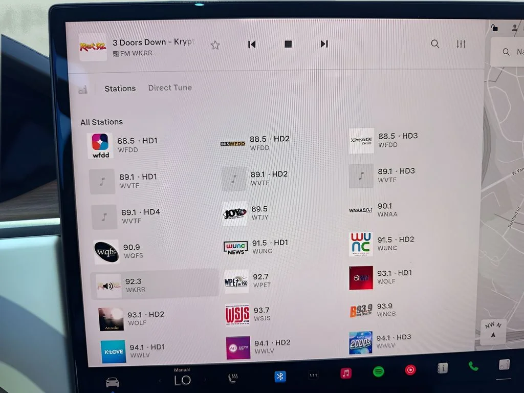 Used 2022  Tesla Base image 19