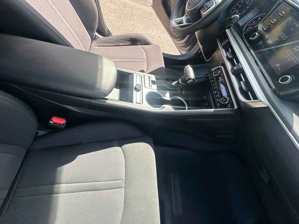 Used 2024 Silver Kia LXS image 36