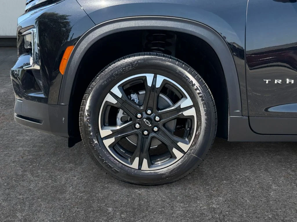 New 2027 Mosaic Black Metallic Chevrolet LT image 9
