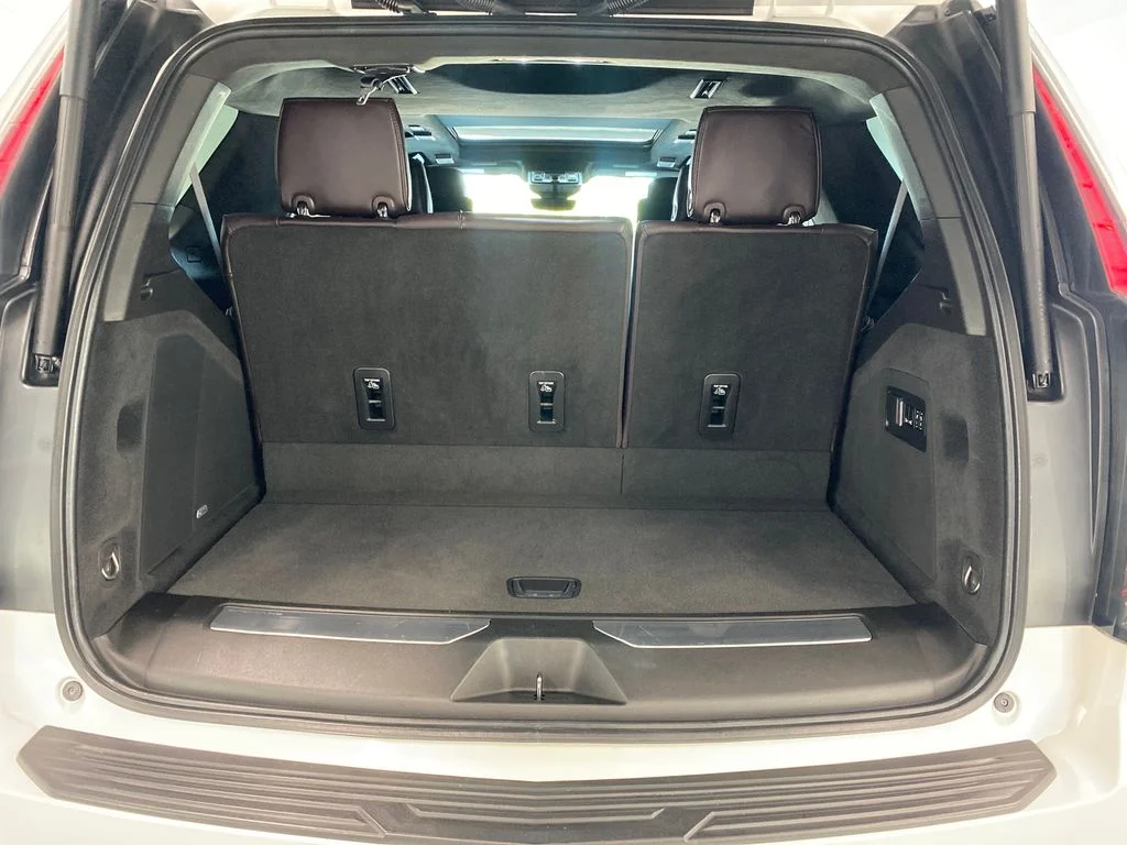 Used 2021 White Cadillac Sport Platinum image 9