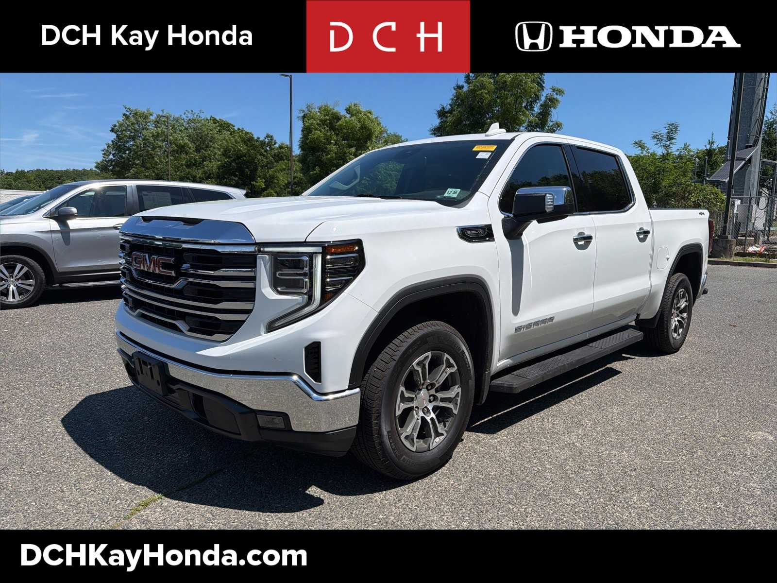 2025 GMC Sierra 4WD Crew Cab Short Box SLT's photo