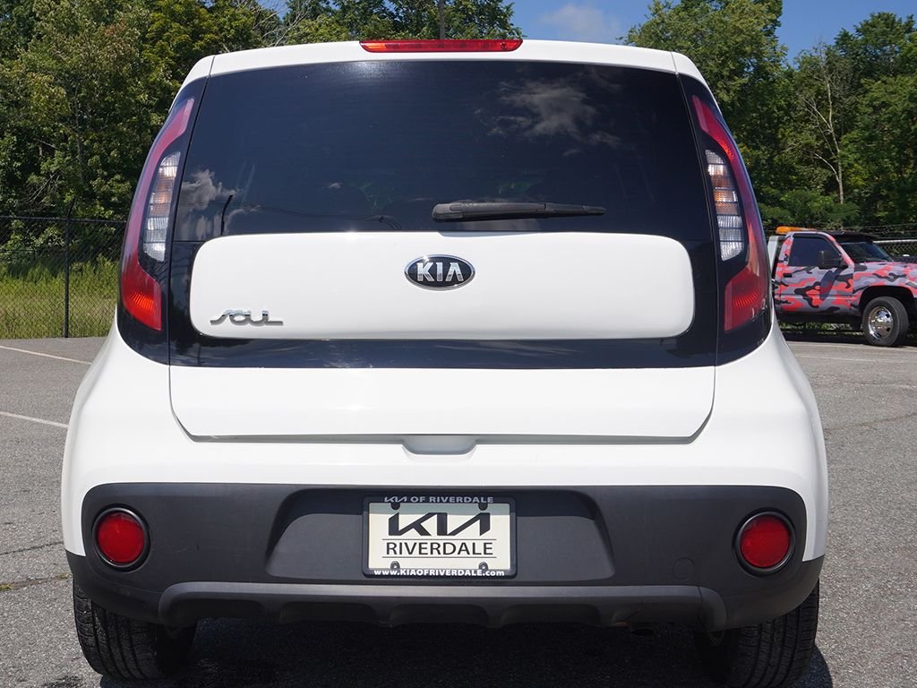 Used 2018 White Kia Base image 7
