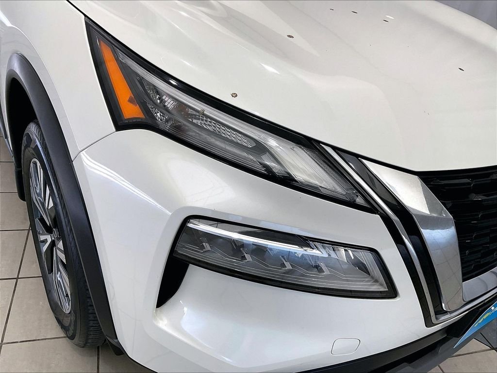 Used 2023 White Nissan SV image 32