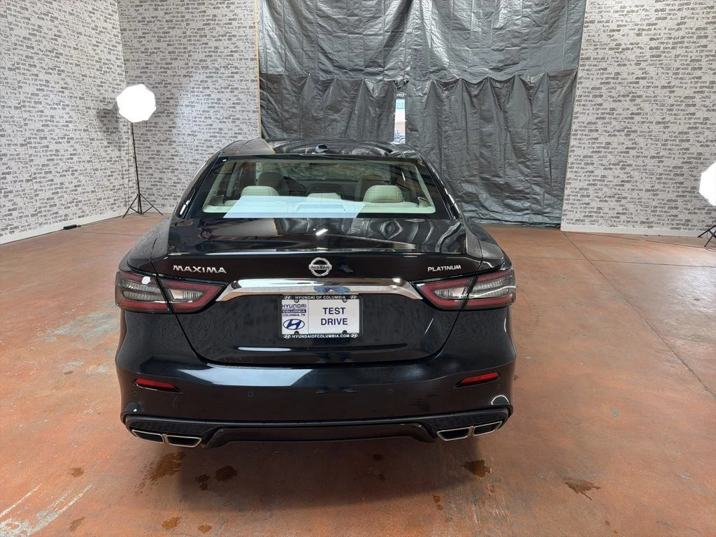 Used 2022 Black Nissan Platinum image 6