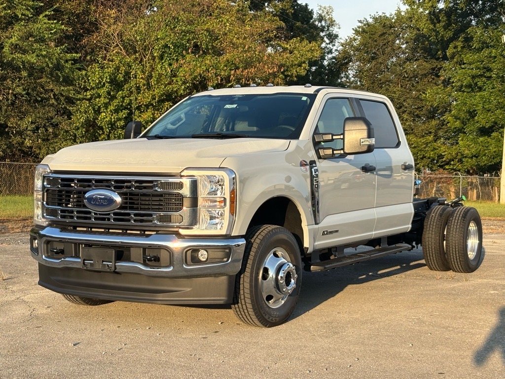 2026 Ford F-350 Super Duty Chassis Cab