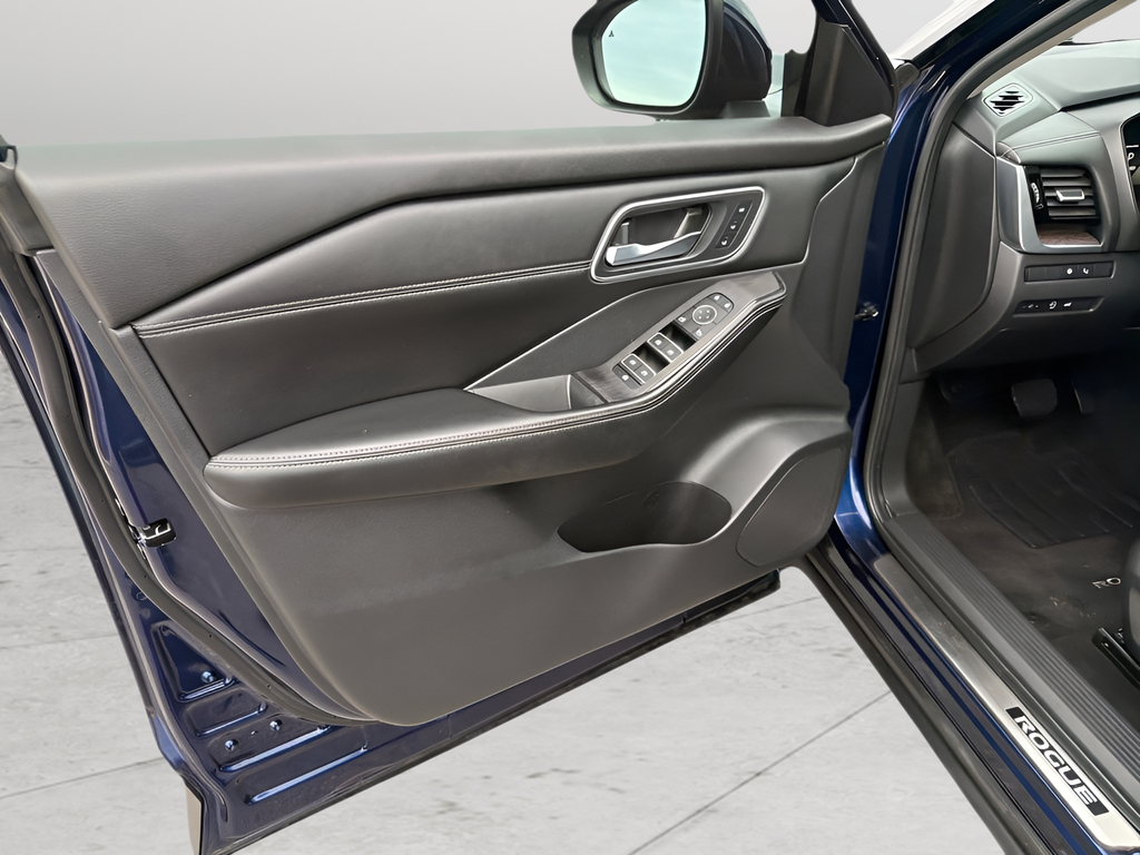 Used 2024 Blue Nissan Platinum image 14