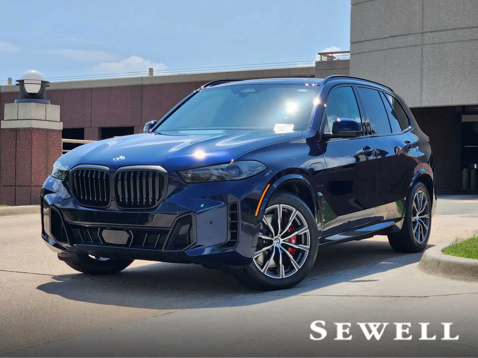 2026 BMW X5 xDrive50e's photo