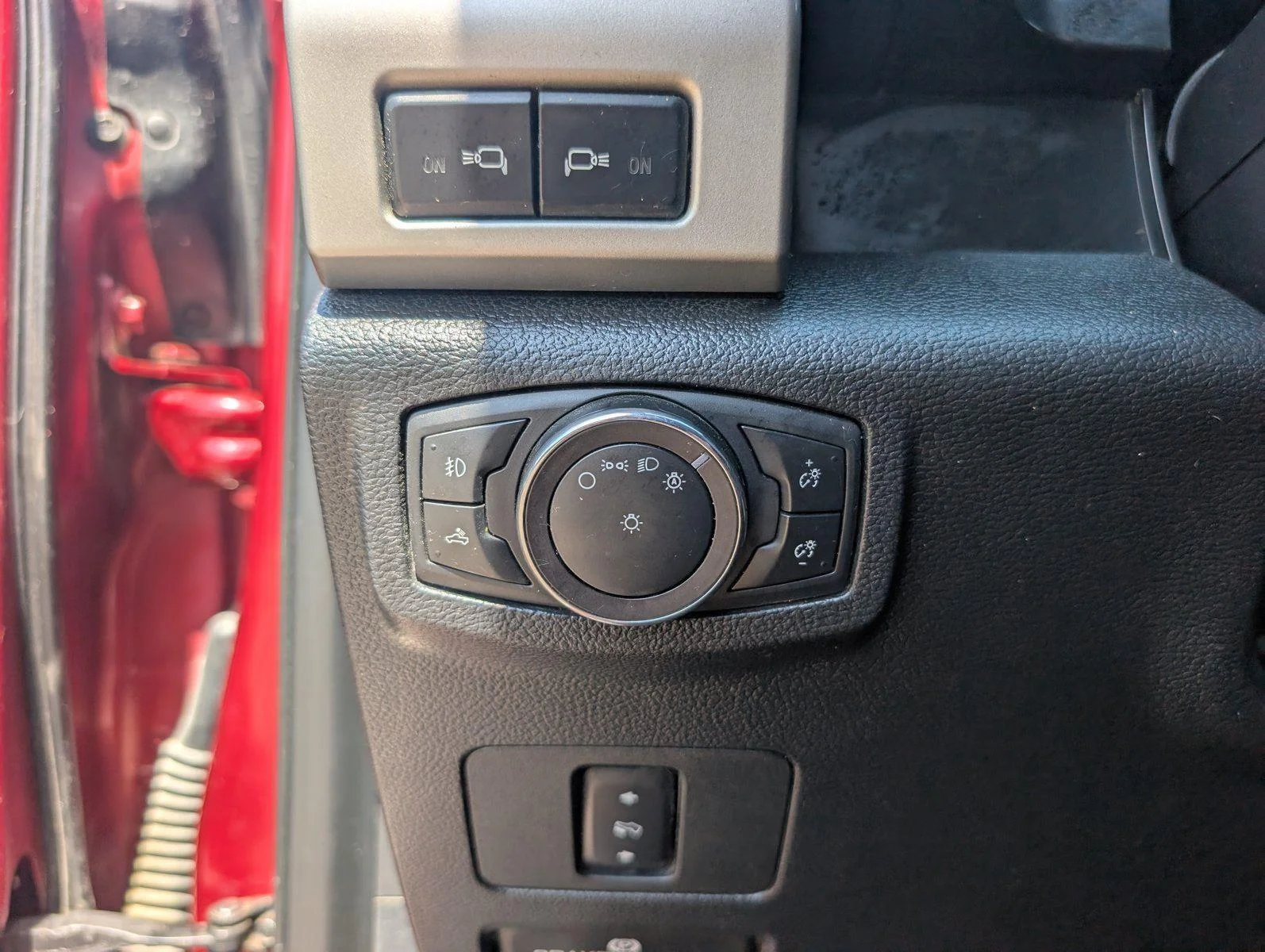 Used 2019 Ruby Red Metallic Tinted Clearcoat/Stone Gray Ford Lariat image 32