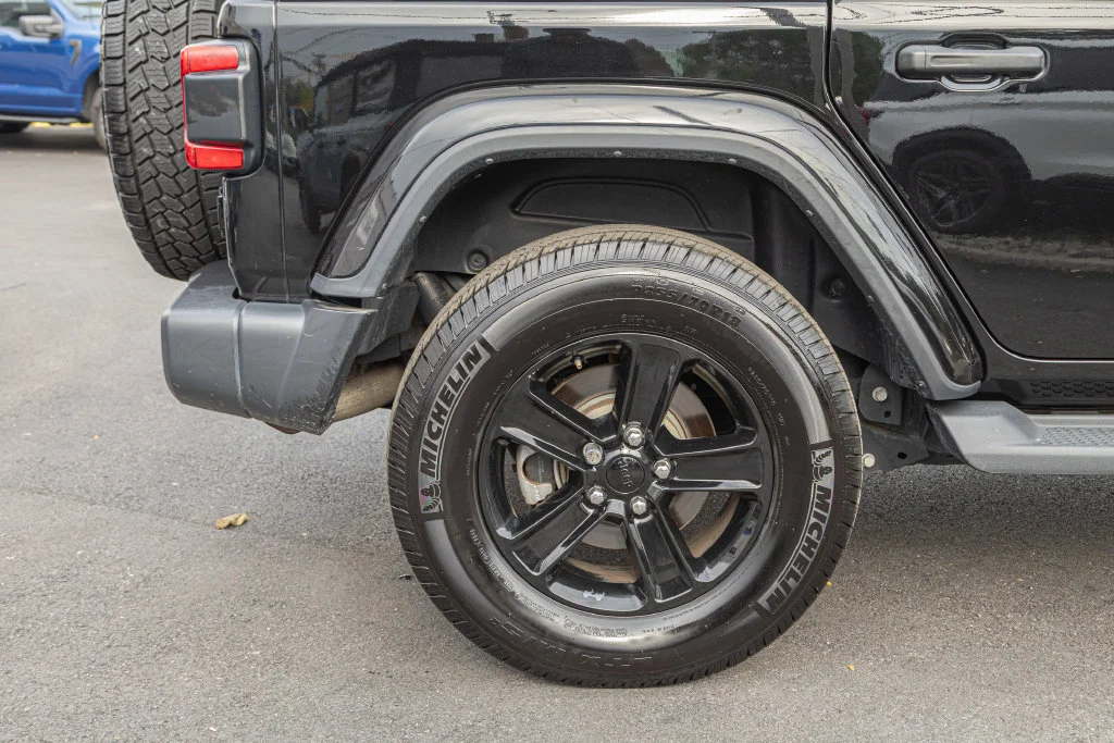 Used 2020 Black Jeep Unlimited Sahara Altitude image 12