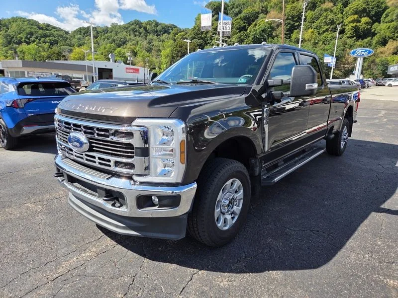 Used 2024 Brown Ford XLT image 3