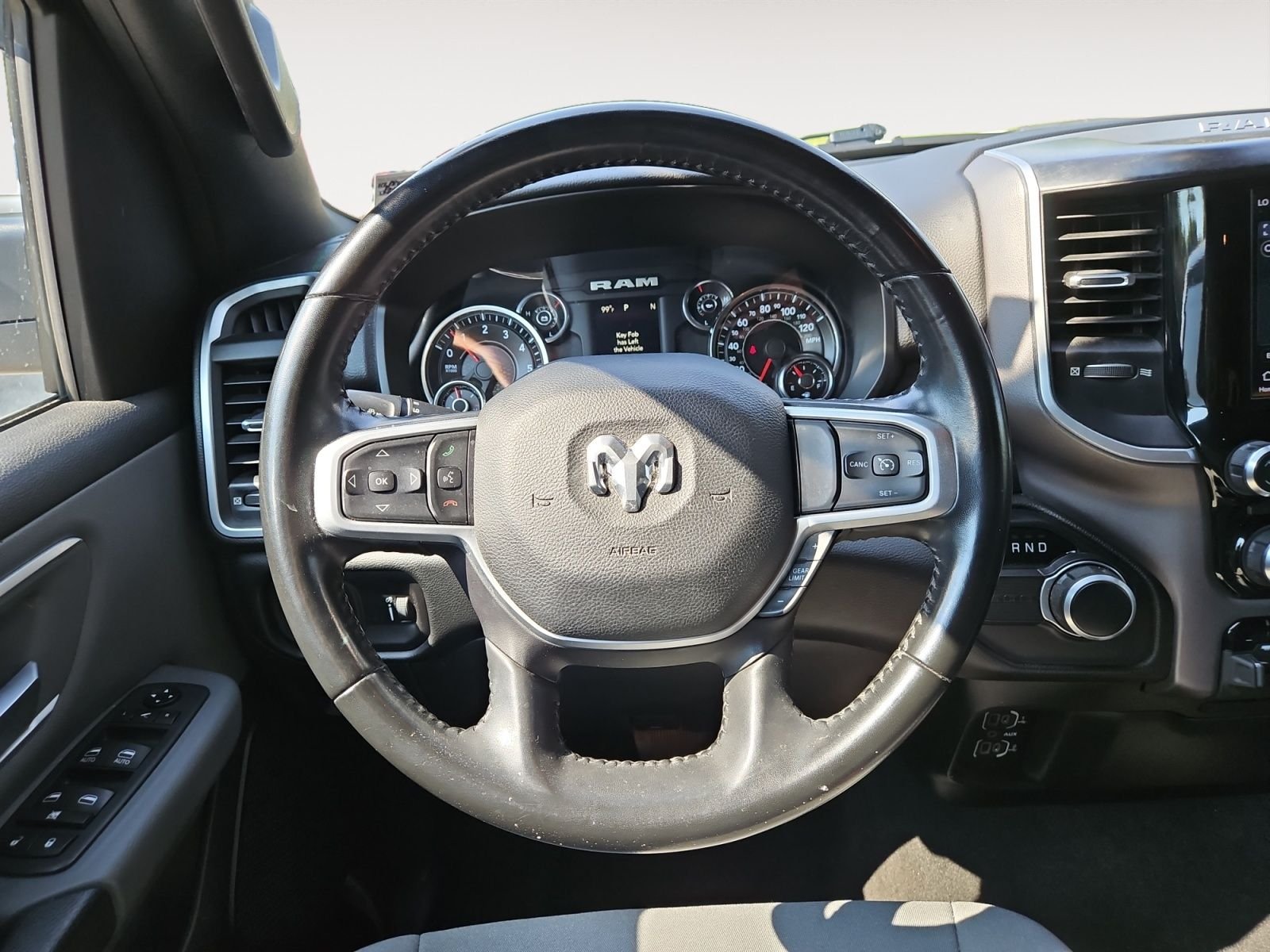 Used 2022 White Ram Big Horn/Lone Star image 12