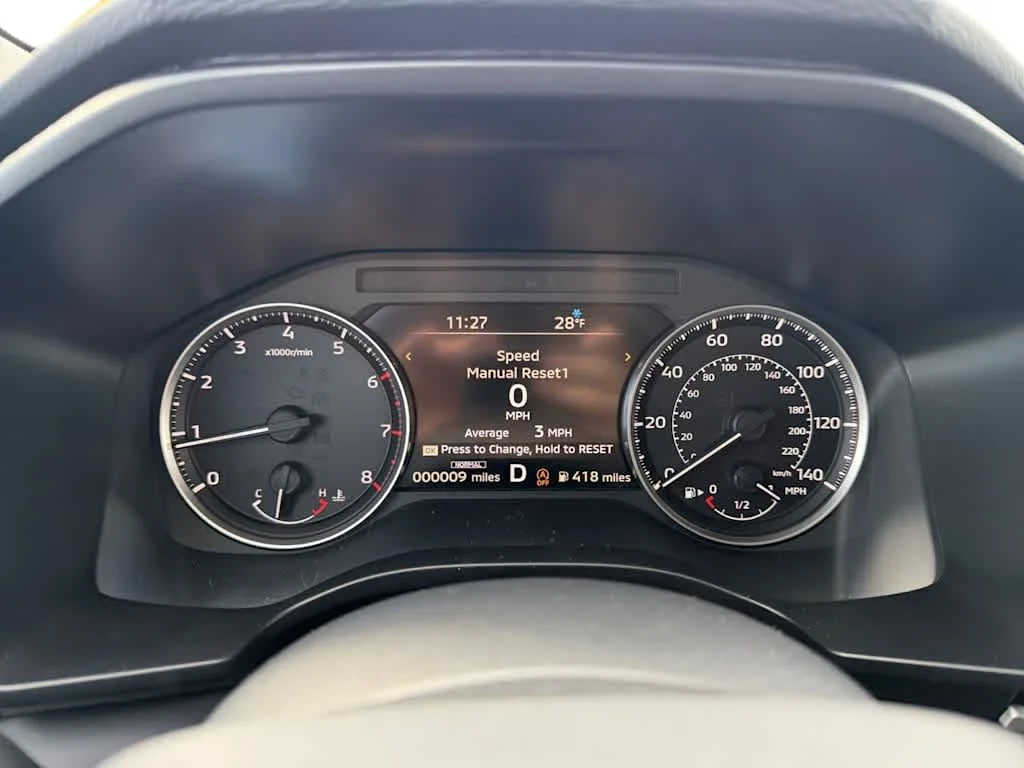 Used 2025 White Diamond Mitsubishi SE image 25