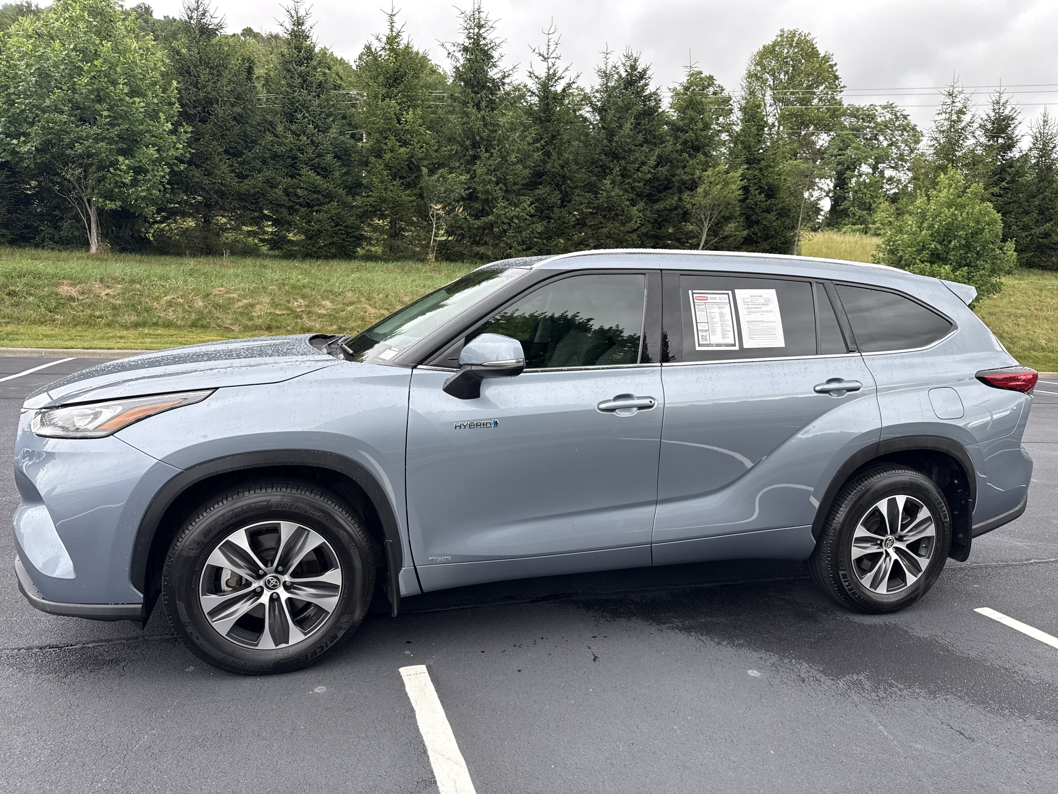 Used 2020 Moon Dust Toyota Hybrid XLE image 4