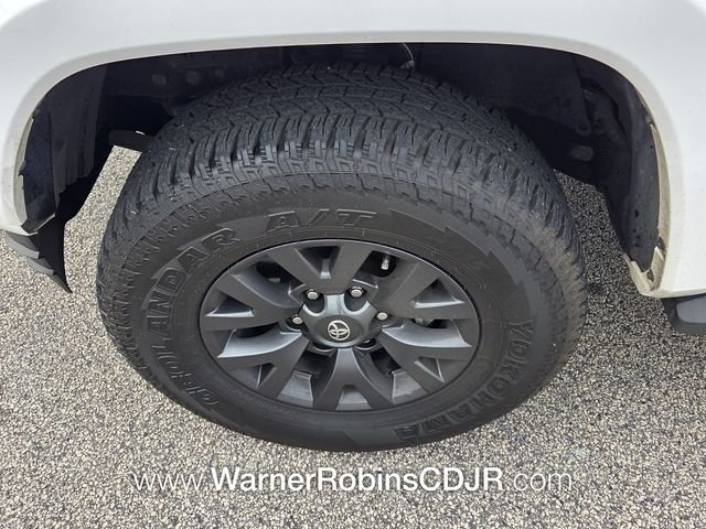 Used 2022 White Toyota SR5 image 18
