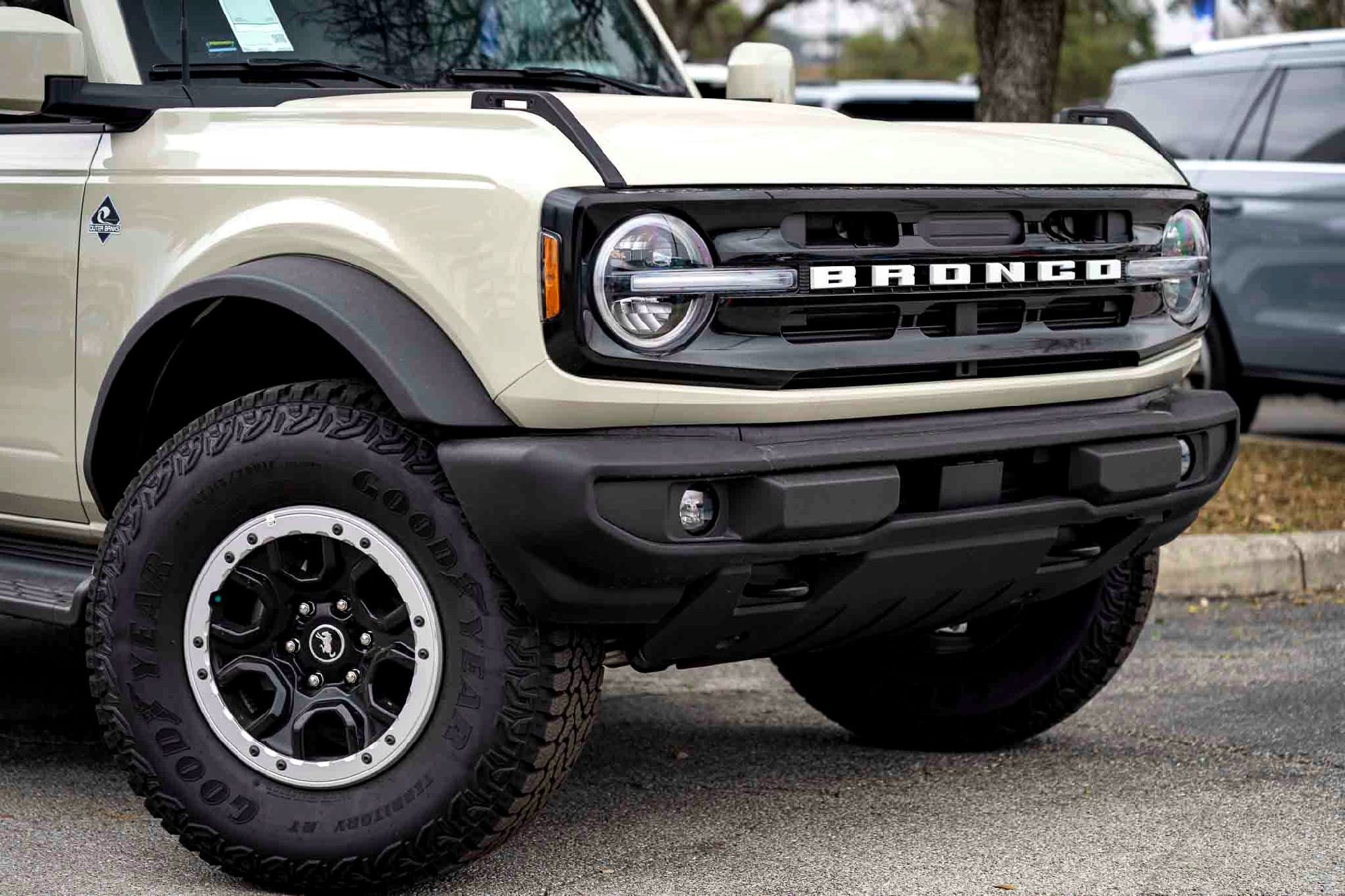 New 2025 Desert Sand Ford Outer Banks image 3