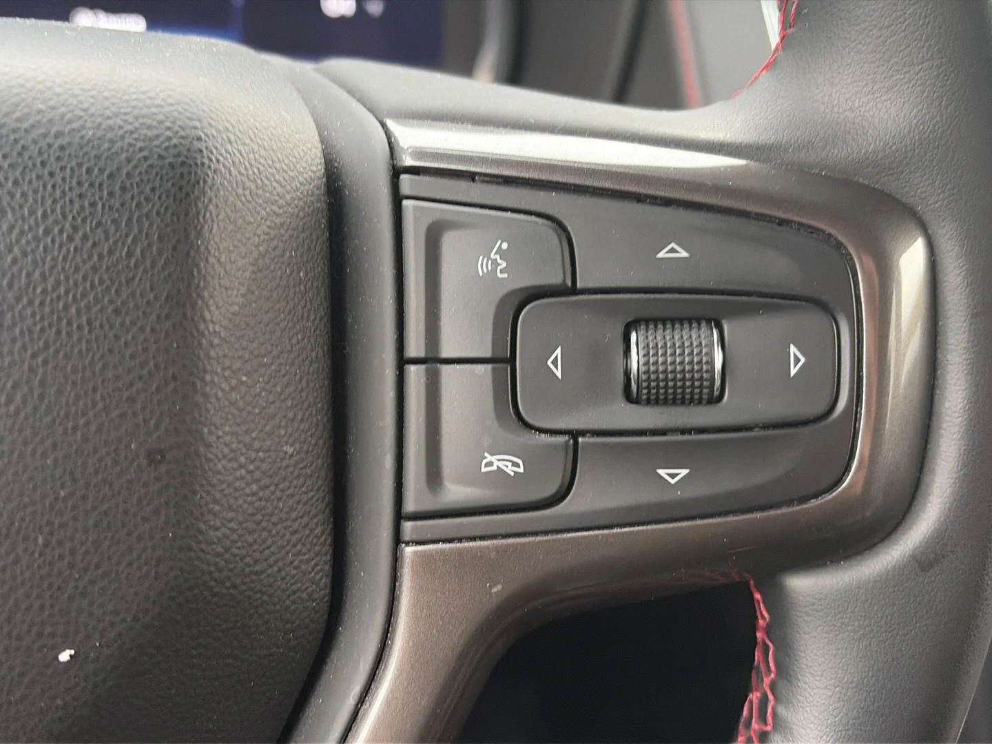 Used 2023 Wh Chevrolet  image 17