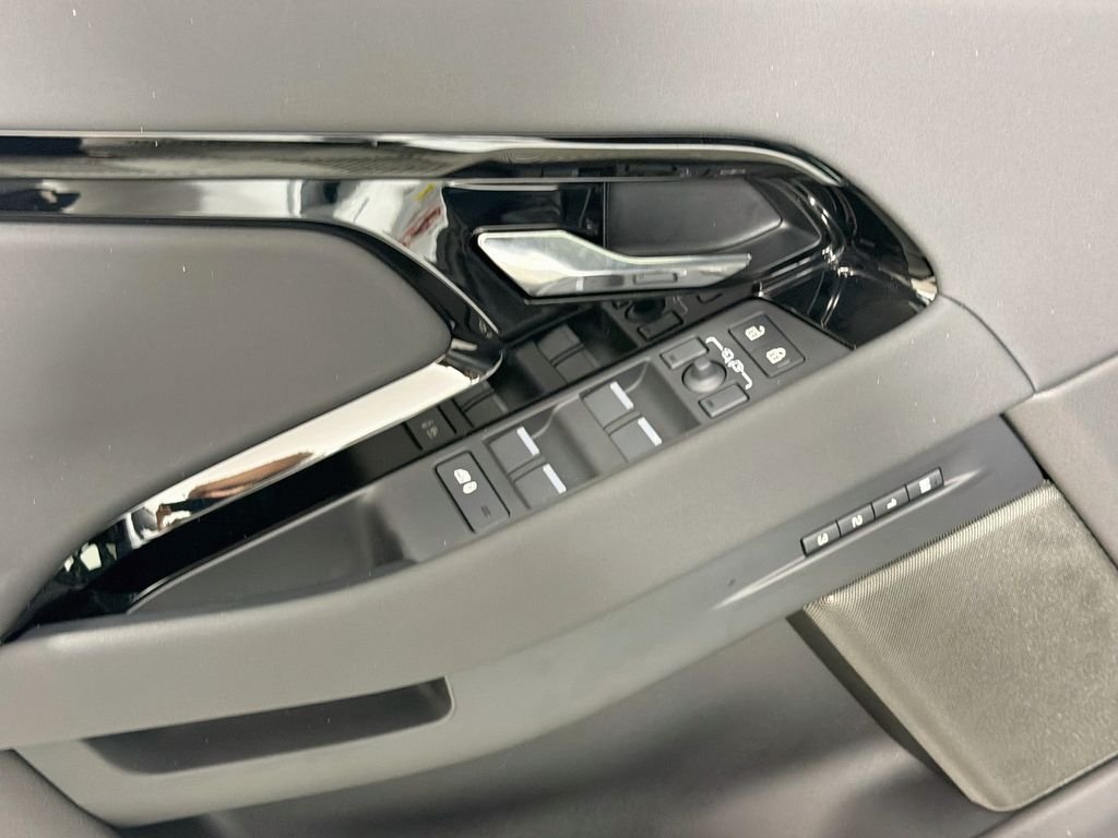 New 2026 Fuji White Land Rover Hoxton Edition image 18