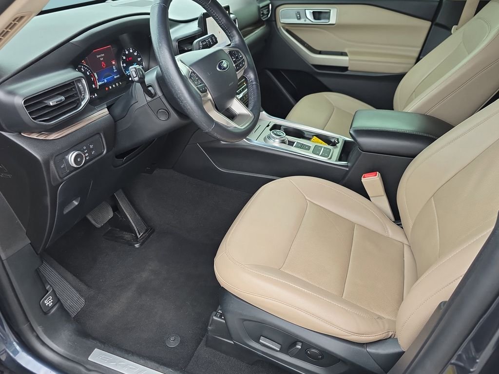 Used 2022 Stone Blue Metallic Ford Limited image 10