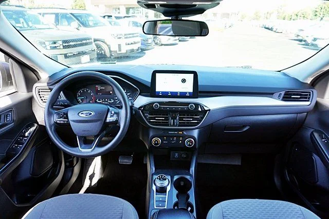 Used 2022 White Ford SE image 17