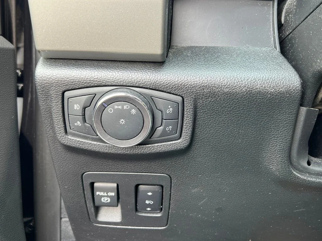 Used 2019 Black Metallic Ford Lariat image 20