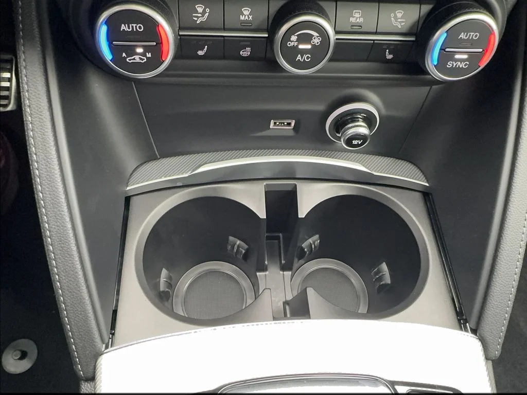 2025 Alfa Romeo Stelvio Base - Photo 19