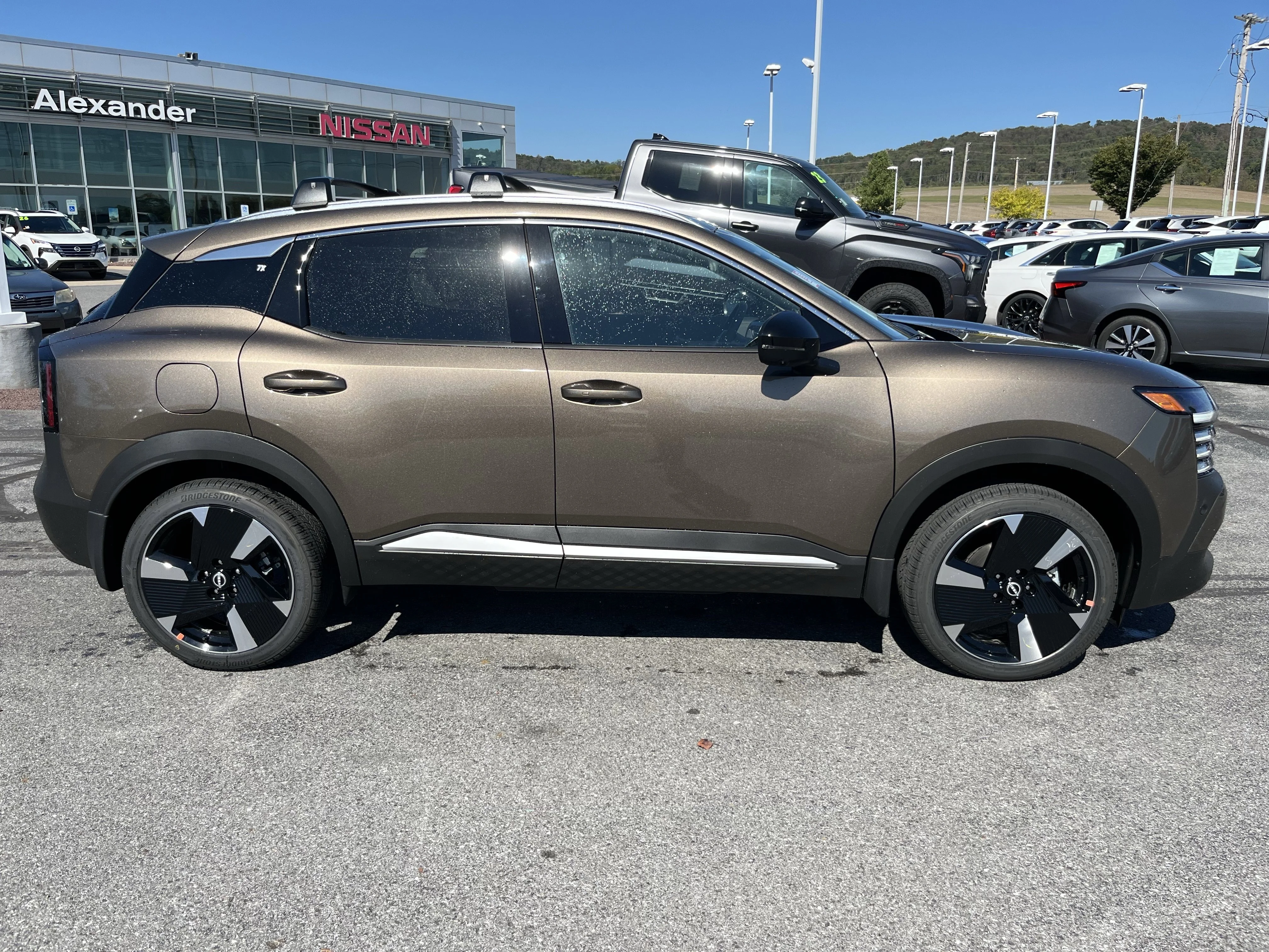 New 2026 Canyon Bronze Metallic Nissan SR image 2