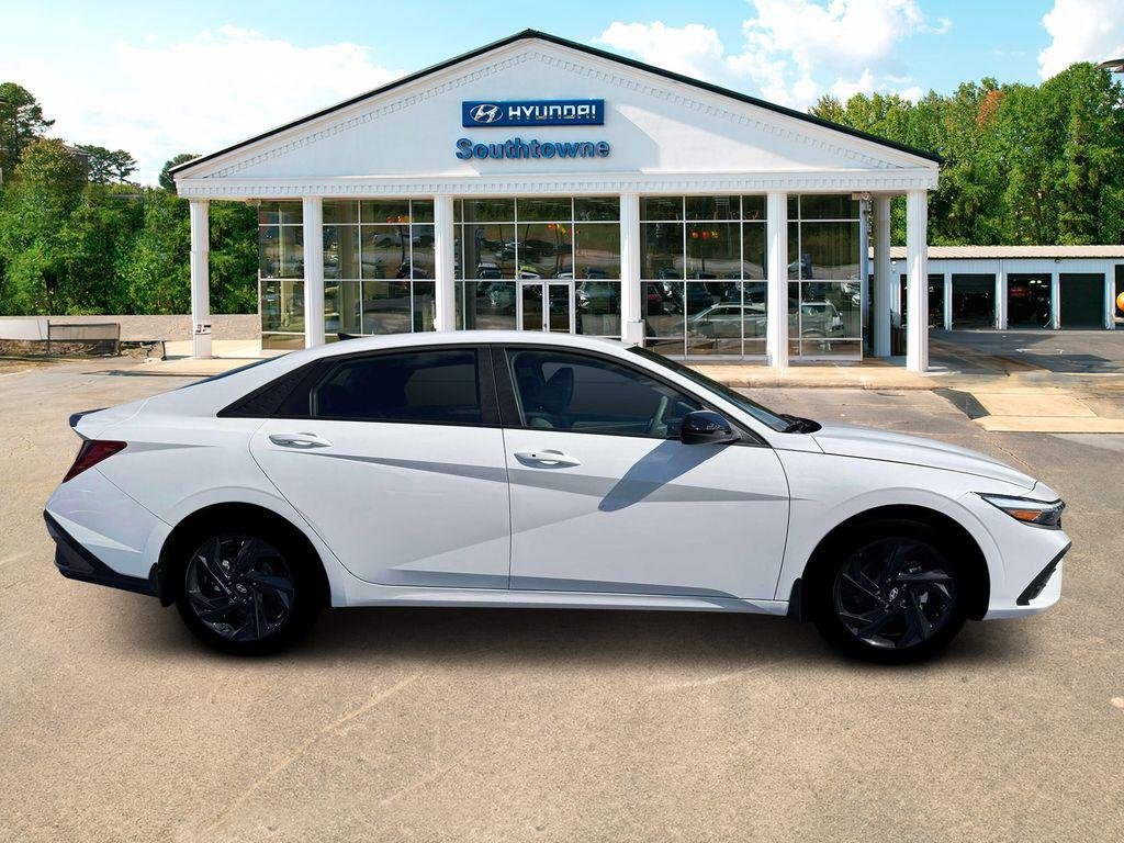 New 2026 White Hyundai SEL Sport Plus image 9