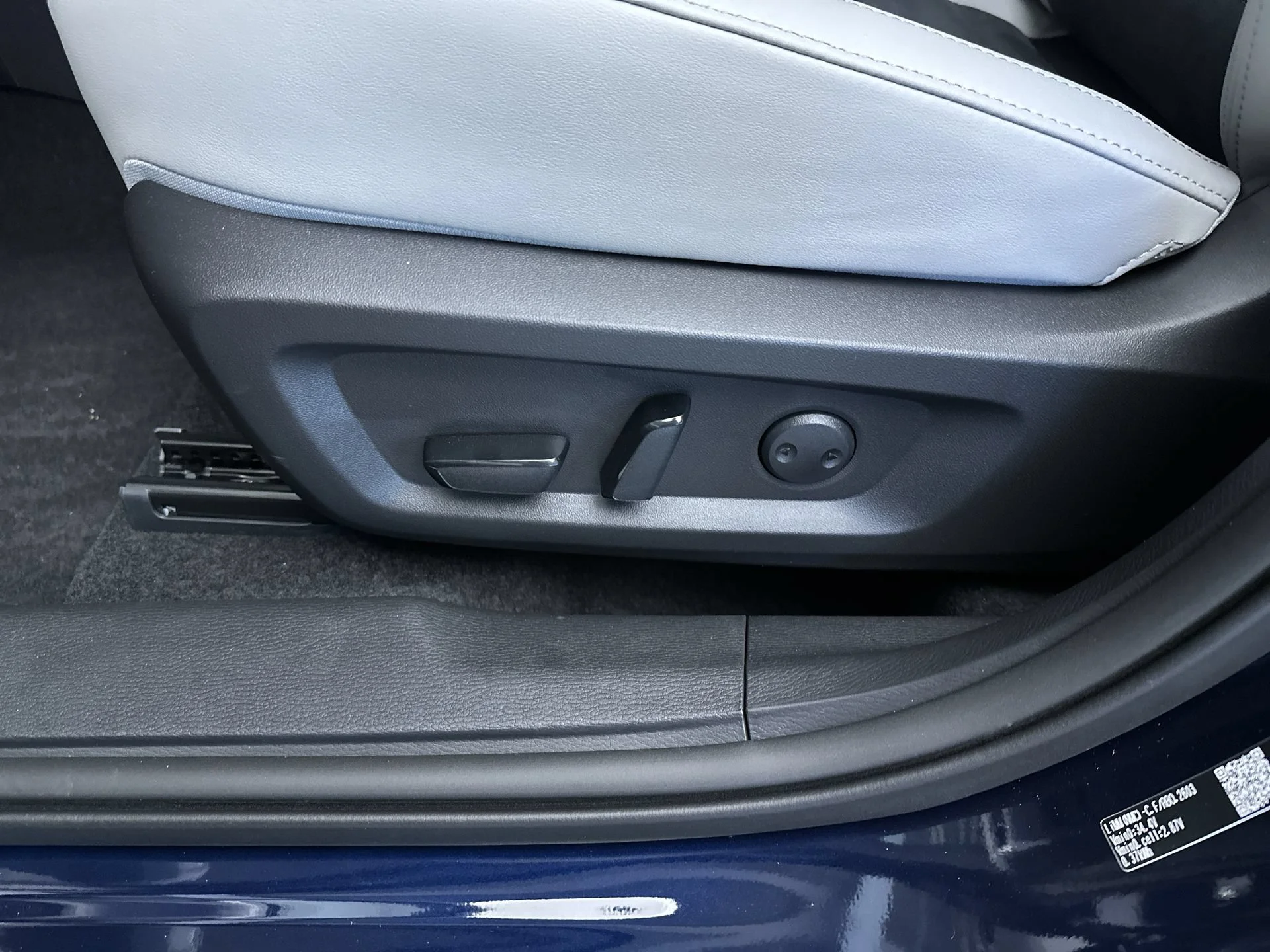 New 2026 Cosmic Blue Metallic Mitsubishi SE image 14