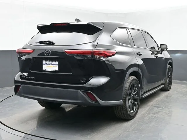 Used 2021 Black Toyota XLE image 9
