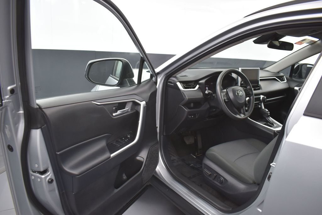 Used 2025 Silver Toyota XLE image 5