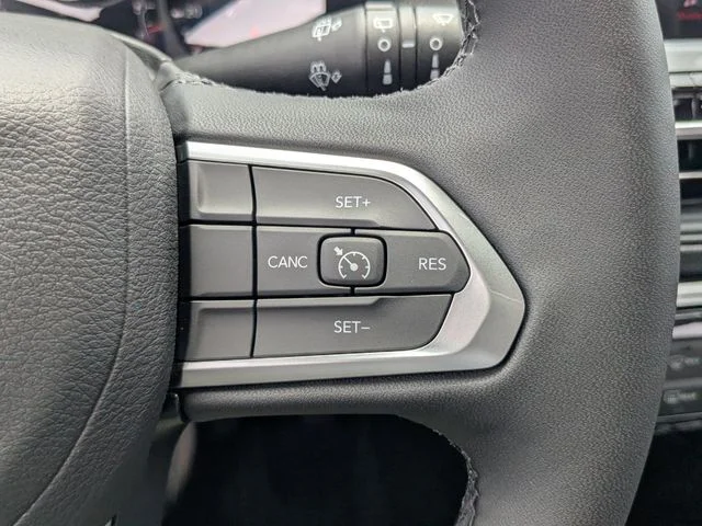 New 2026 Hydro Blue Pearl-Coat Exterior Paint Jeep Latitude image 22