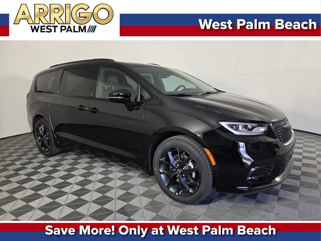 2026 Chrysler Pacifica Select's photo