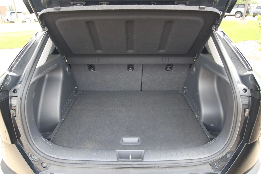 Used 2025 Black Hyundai SEL image 12