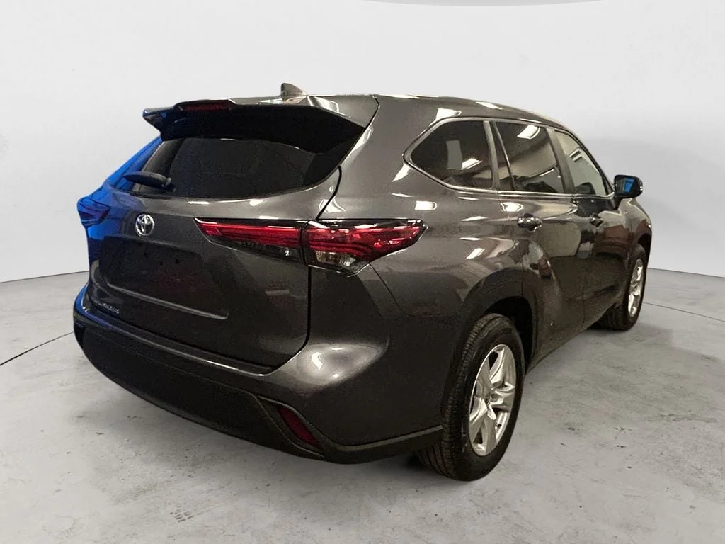 Used 2023 Magnetic Gray Toyota L image 5