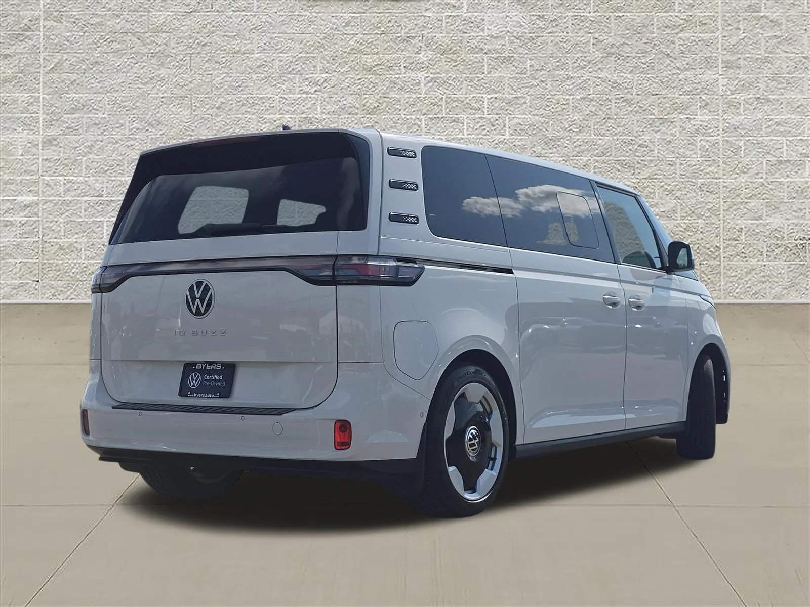 Certified Used 2025 Candy White Volkswagen Pro S image 7