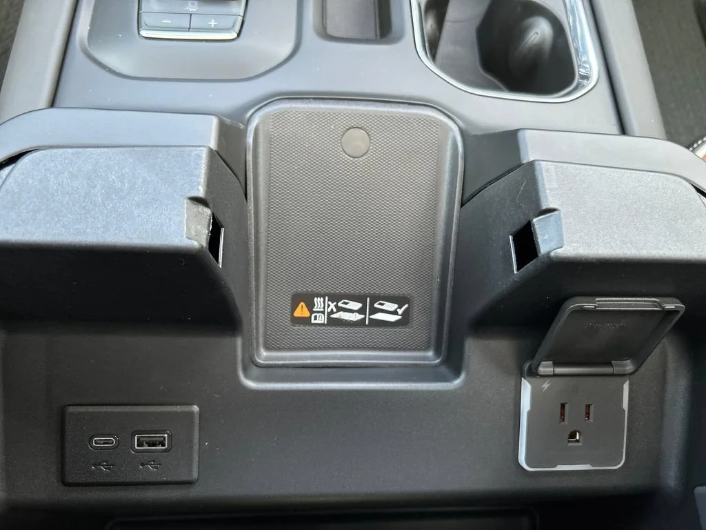 New 2026 Glacier White Tricoat GMC Denali Ultimate image 32