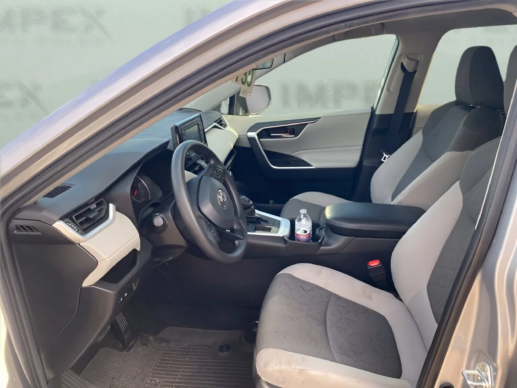 Used 2022  Toyota XLE image 9