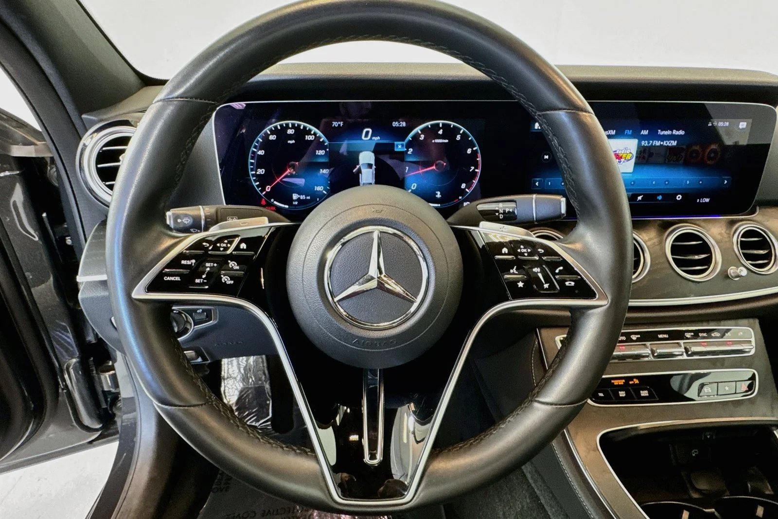 Used 2022 Graphite Grey Metallic Mercedes-Benz E 350 image 11