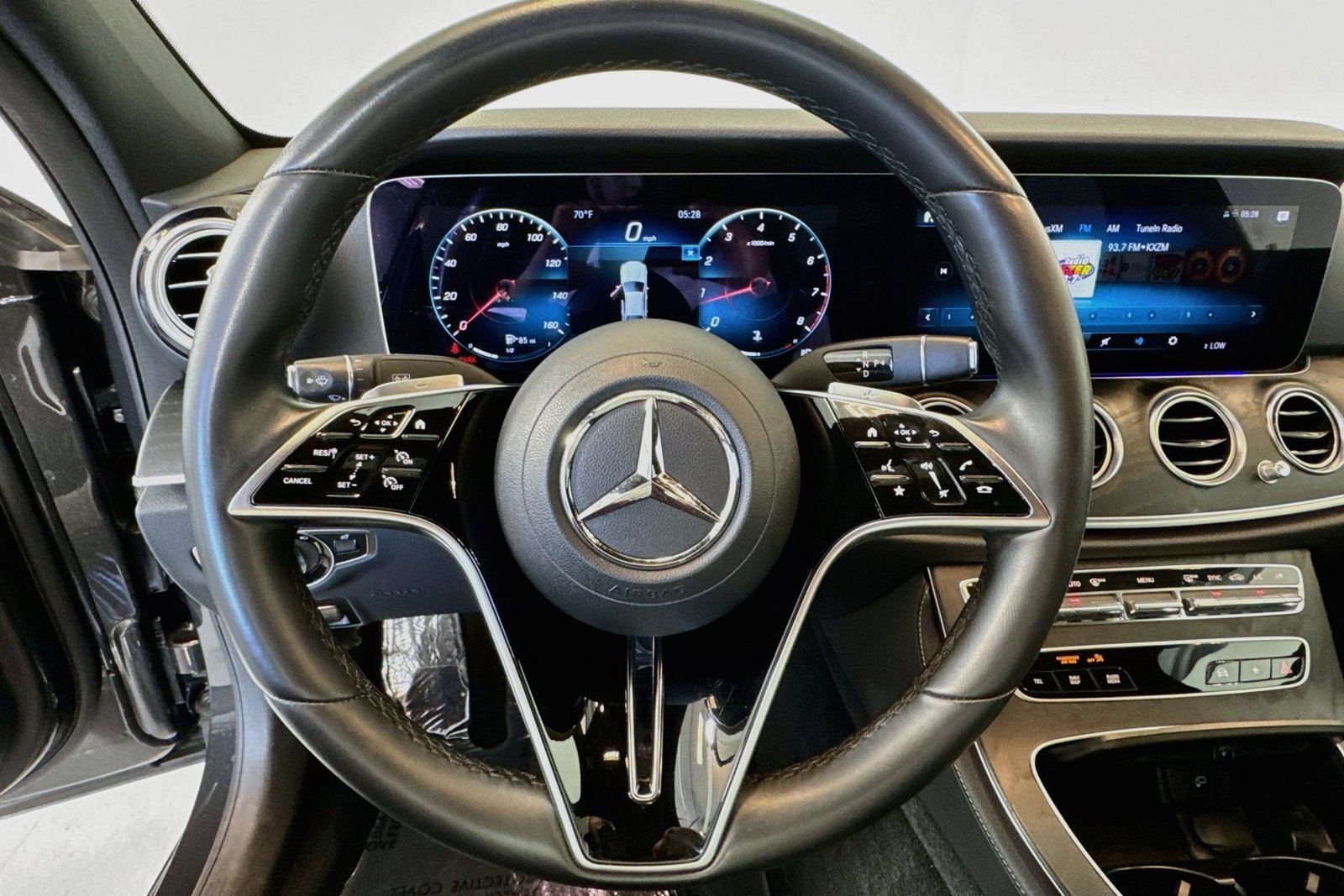 Used 2022 Graphite Grey Metallic Mercedes-Benz E 350 image 11