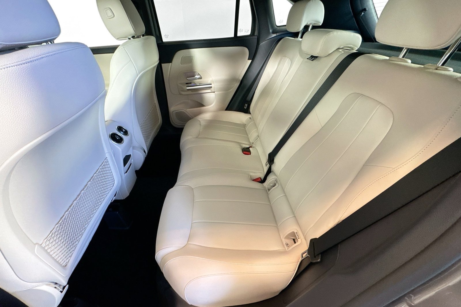 New 2026 Mountain Grey Metallic Mercedes-Benz GLA 250 image 21