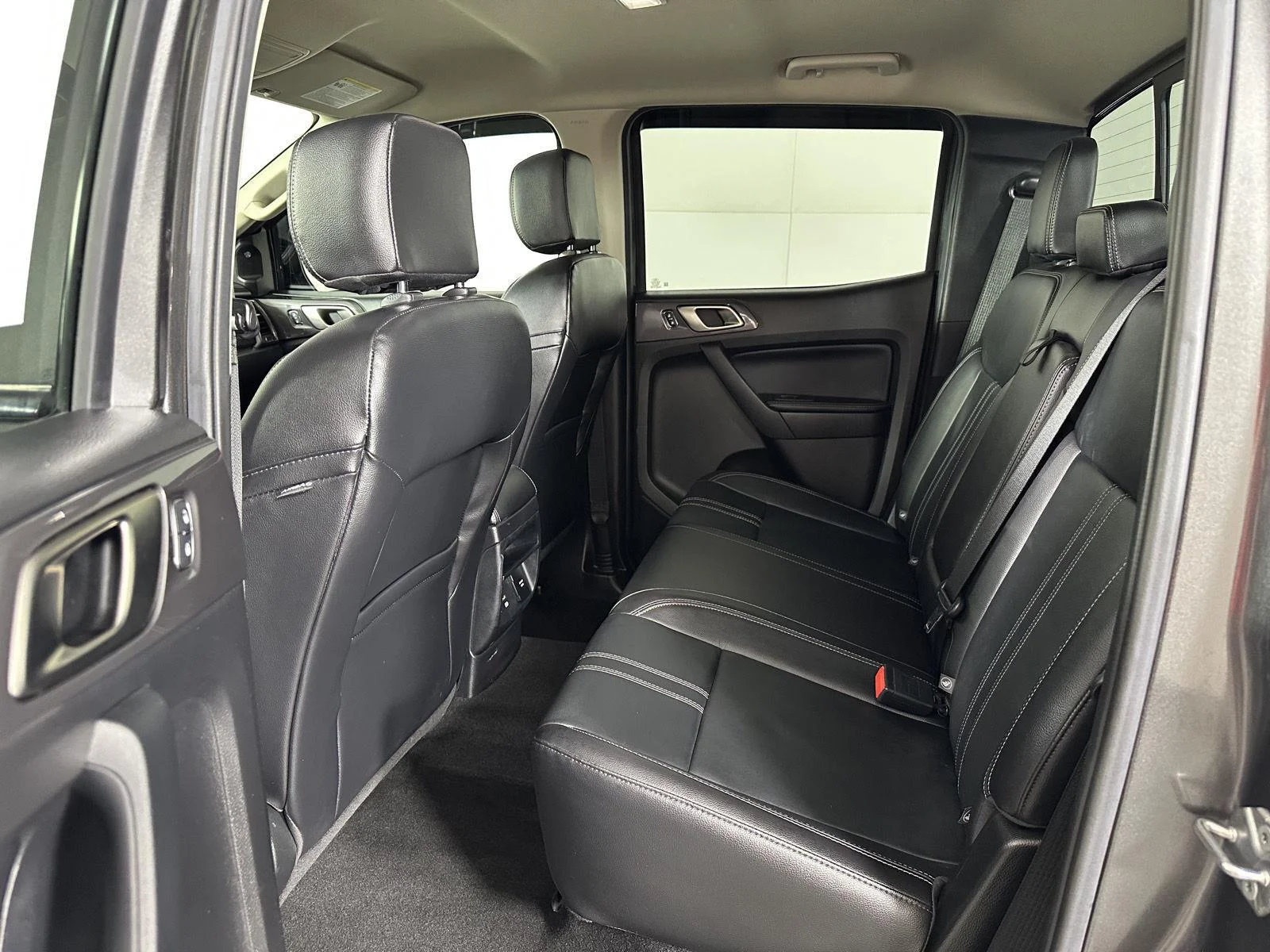 Used 2019 Magnetic Ford LARIAT image 4