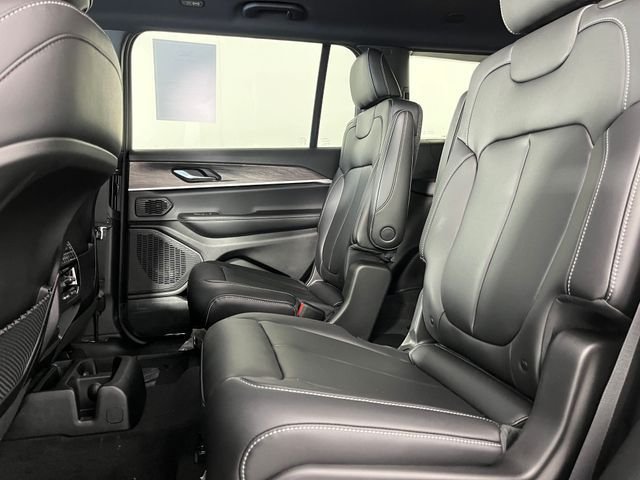 New 2026 Bright White Clear-Coat Exterior Paint Jeep Limited image 7