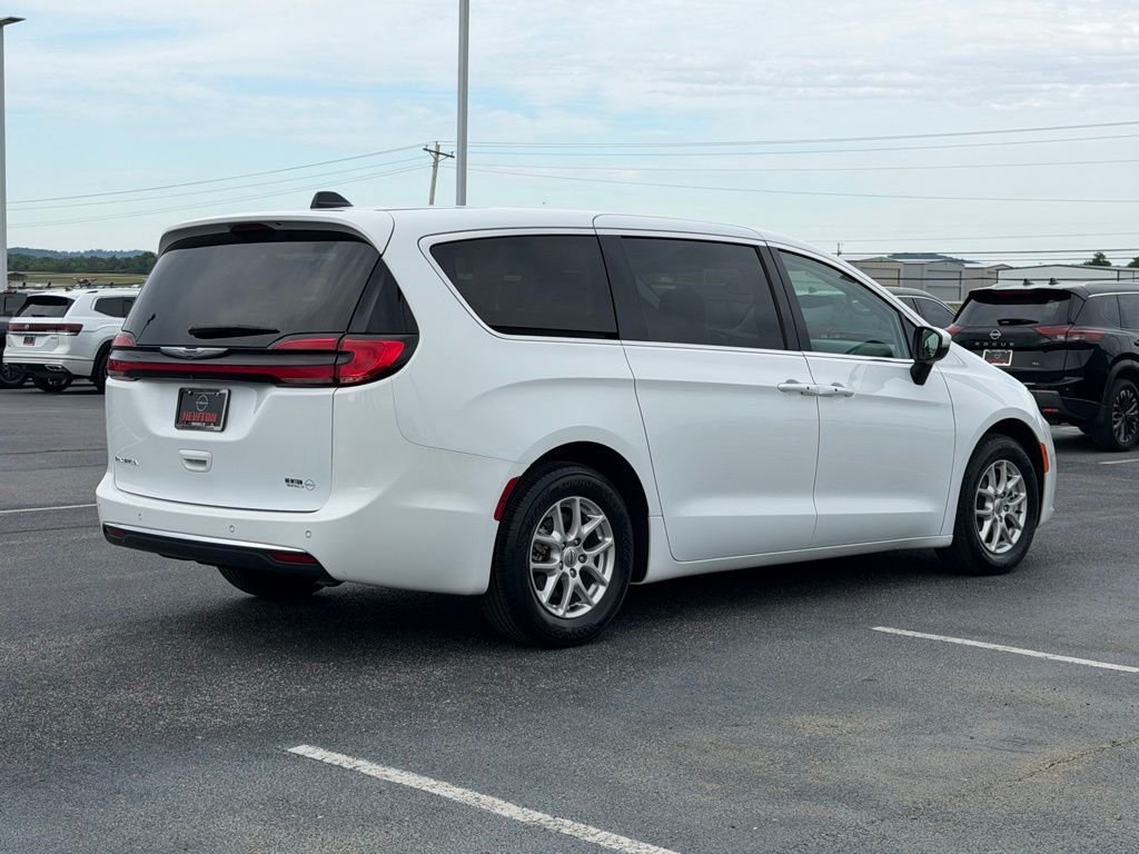 Used 2023 White Chrysler Touring L image 5