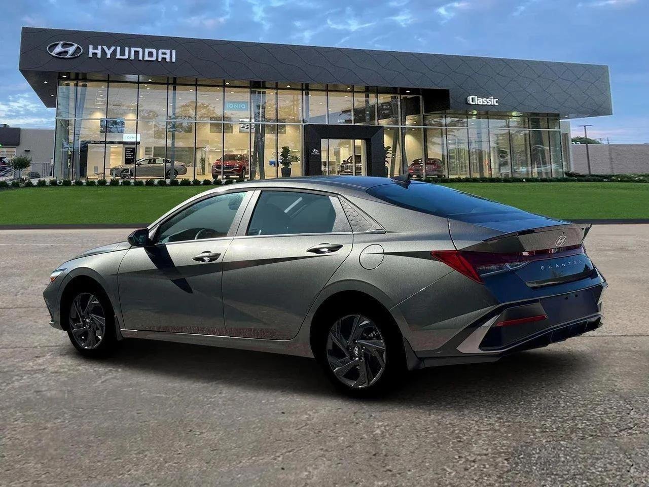 New 2026 Amazon Gray Pearl Hyundai SEL Sport Premium image 4