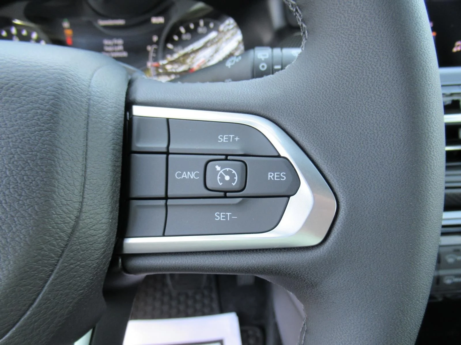 New 2026 Bright White Clearcoat Jeep Latitude Altitude image 23