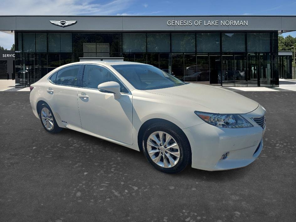 Used 2015 Starfire Pearl Lexus Hybrid image 3